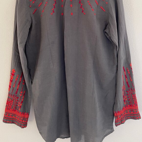 JOHNNY WAS Biya Grey Top; Red Embroidery: NWOT!! XS (Runs Large): P2P 20 3/4" - Picture 2 of 7